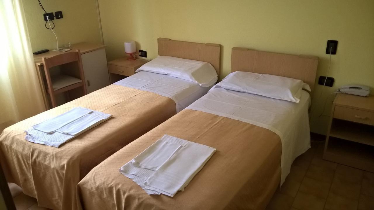 Hotel Parigi Castel San Pietro Terme Ruang foto