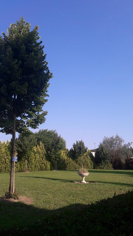 Hotel Parigi Castel San Pietro Terme Bagian luar foto
