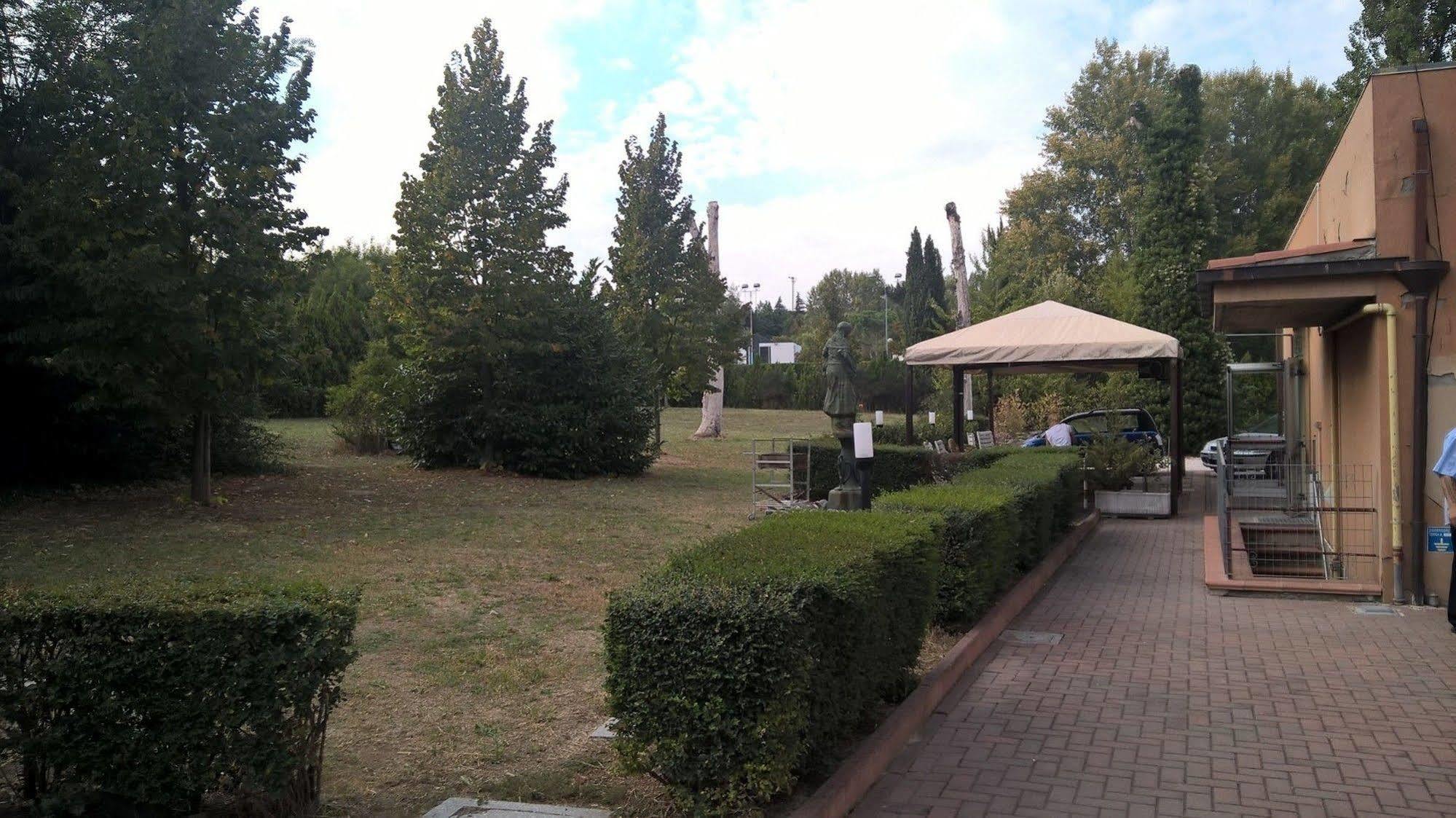 Hotel Parigi Castel San Pietro Terme Bagian luar foto