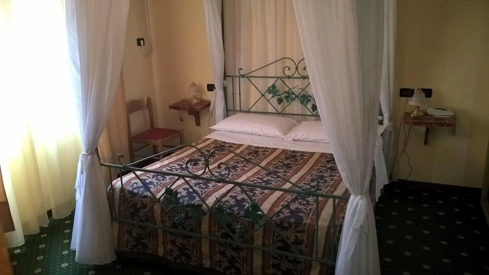 Hotel Parigi Castel San Pietro Terme Bagian luar foto